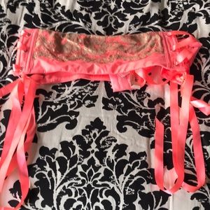 Lingerie. Goes around waist